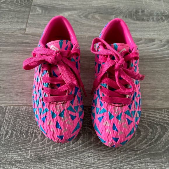Dream Pairs Other - Girl soccer shoes. Pink. Size 10